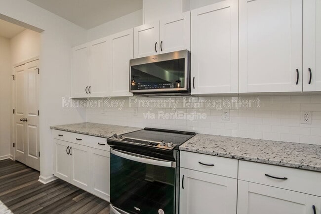 Building Photo - 124 Royal Star Wy