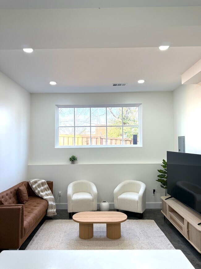 Building Photo - Eden