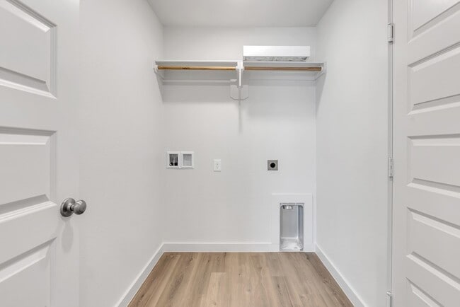 Building Photo - 6333 Poppy Dr