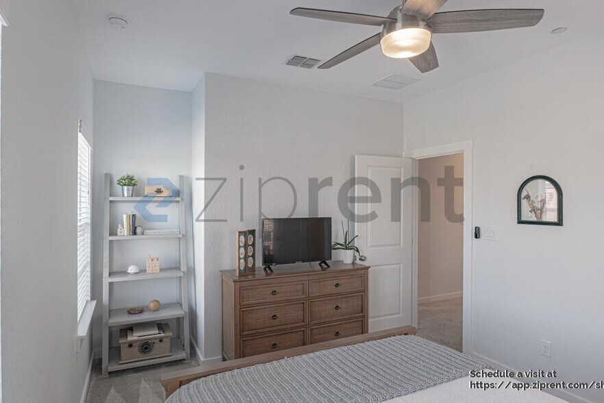 Building Photo - 1100 Redbrick Ln