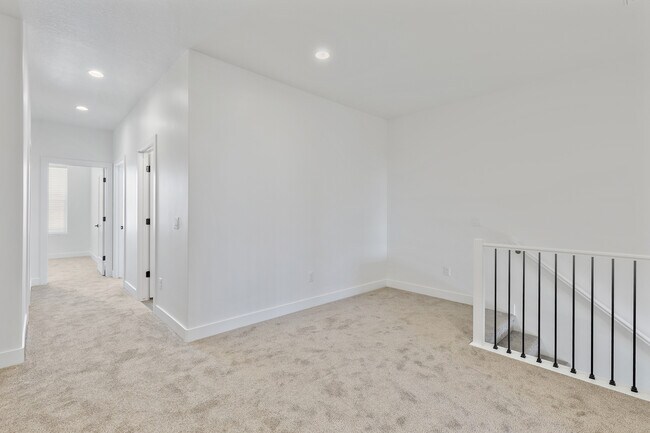 Building Photo - 1082 W Albertine Ln