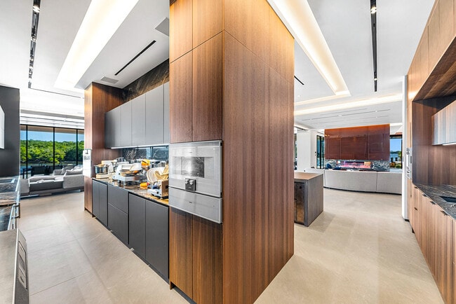 Building Photo - 2934 NE 8th Ave