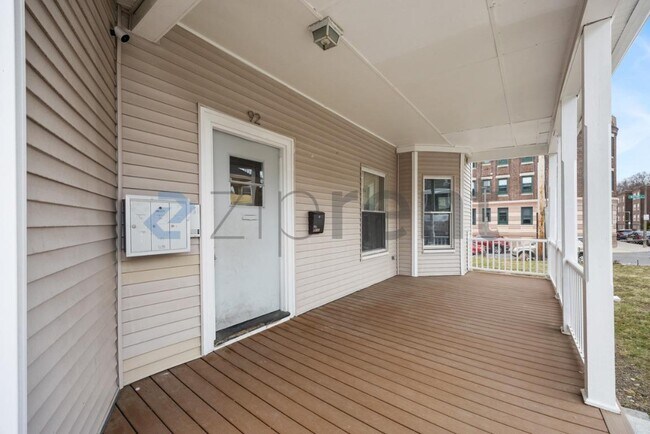 Building Photo - 92 Maple St