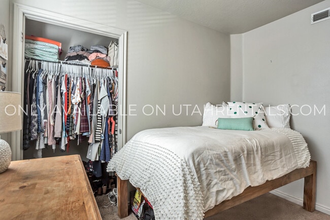 Building Photo - 837 E 620 N St