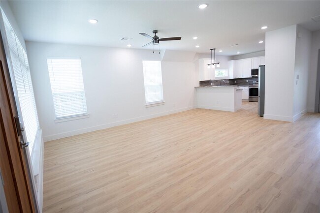 Building Photo - 3817 Winfield Ave