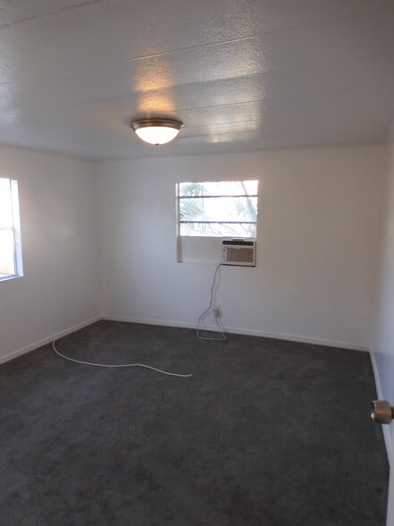 MASTER BEDROOM - now has new mini-blinds - 7434 Hob Ln