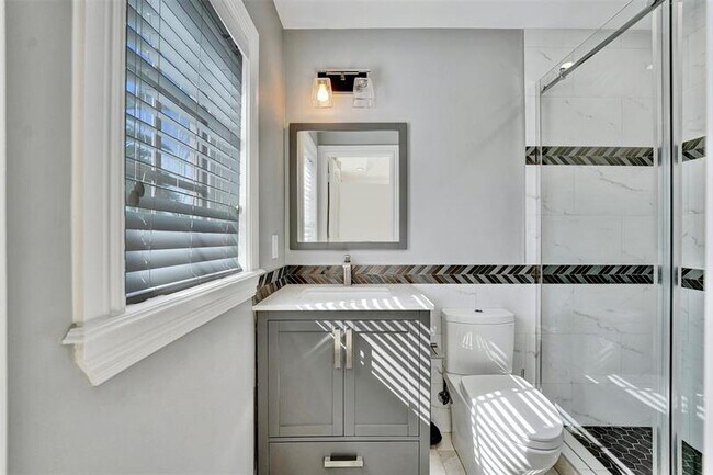 Building Photo - 1744 SE 9th St