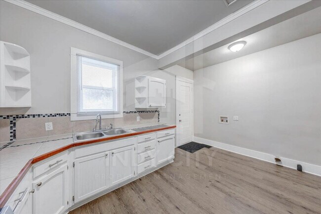 Building Photo - 622 N Mulberry St