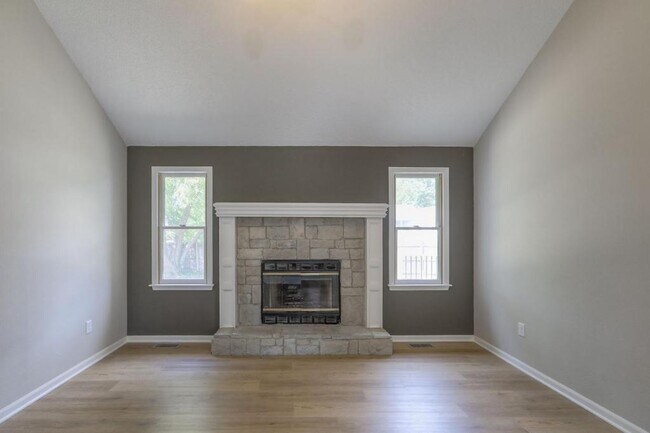 Building Photo - 7802 E 162nd St