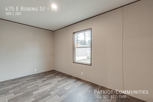 Building Photo - 475 E Robins St