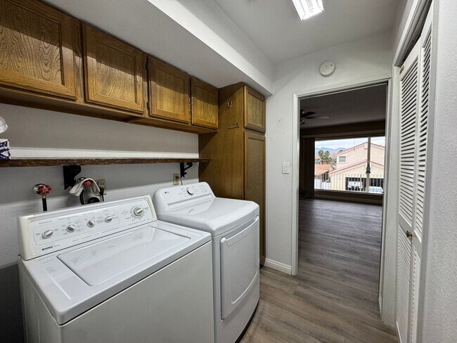 Building Photo - 3Br 3Ba House with Pool Across- RIVERFRONT with Balcony Observation Deck