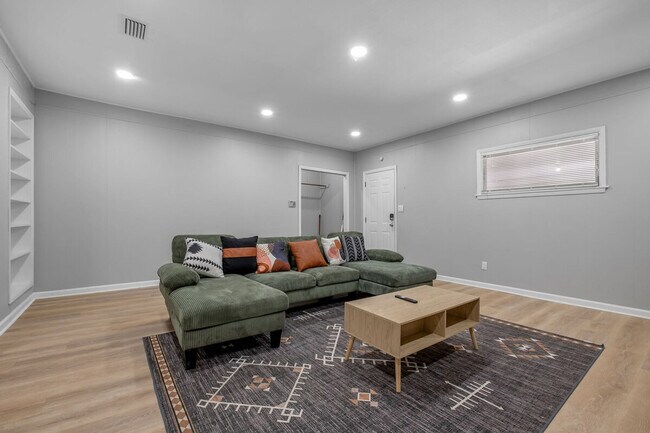 Building Photo - 218 Cactus St