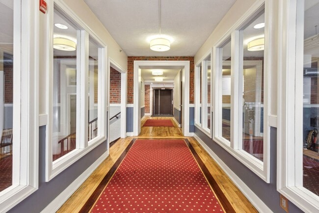 Building Photo - Newly Renovated Condo Center City