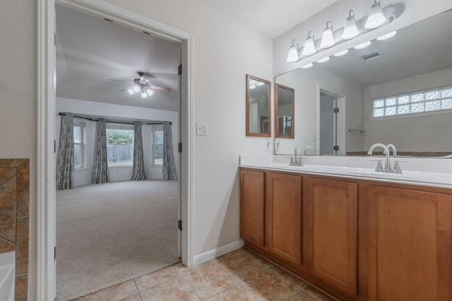 Building Photo - 9408 Castle Pines Dr