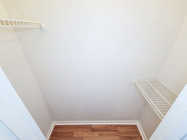 Building Photo - Two Bedroom Condo Near Med Center!