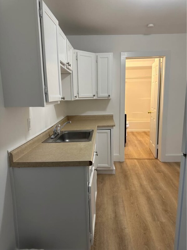 Building Photo - 5 Lake Ave