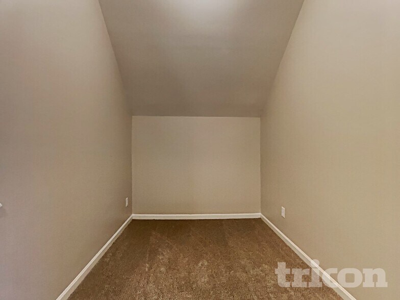 Building Photo - 7715 Hidden Creek Dr