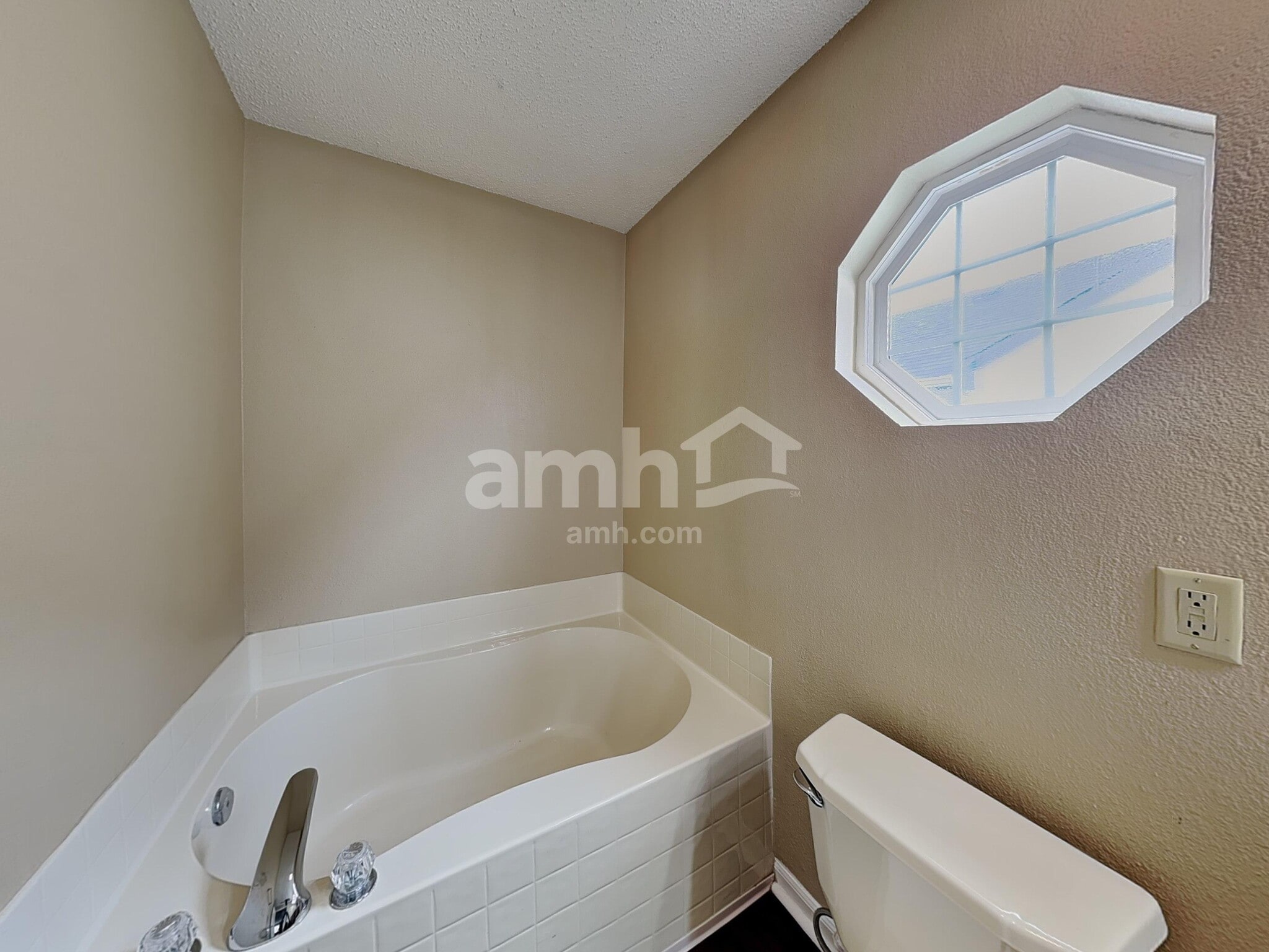 Building Photo - 151 E Pine Ridge Dr