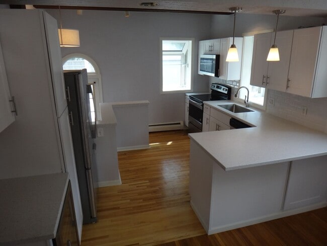 Building Photo - 3br/2ba Linden Hills Charmer - Great Location, Professional Management!