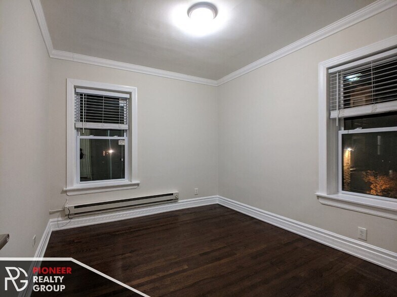 Building Photo - 3814 N Greenview Ave