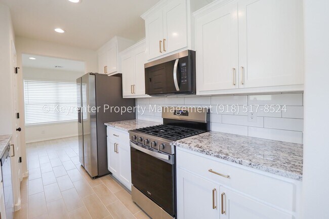 Building Photo - 3 Bed | 2 Bath in Owasso!