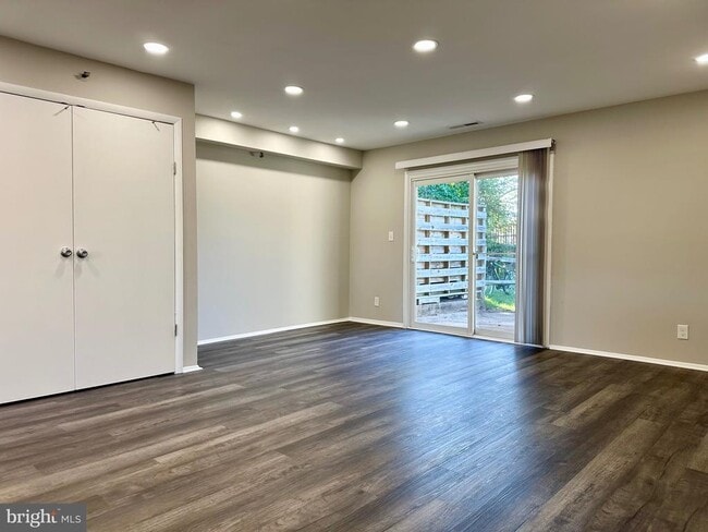 Building Photo - 313 Sweet Briar Ct