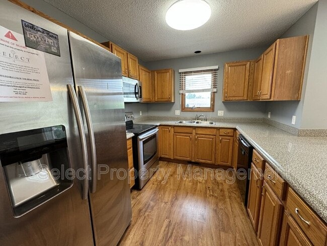 Building Photo - 627 Benderlock Way