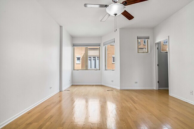 Building Photo - 3262 W Armitage Ave