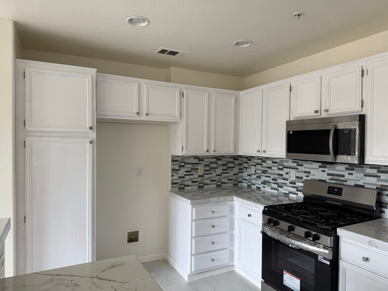 Building Photo - 33432 Winston Way