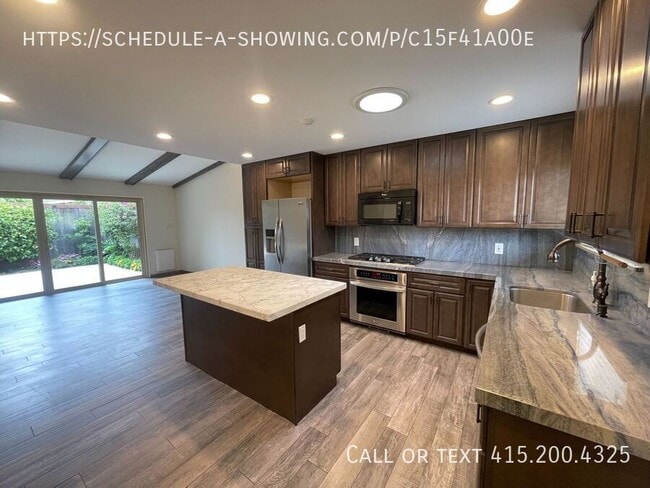 Building Photo - 211 Hacienda Carmel