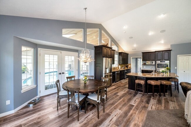 Building Photo - Immaculate Home for rent in gated cul-de-sac!