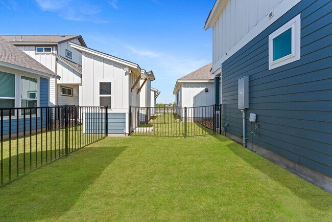 Building Photo - 2119 Hofstaat