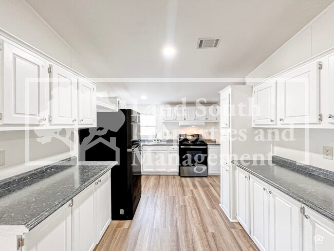 Building Photo - 8916 Beverly Hills Rd