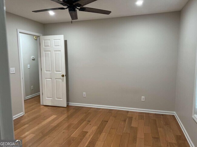 Building Photo - 5075 Mills Dr