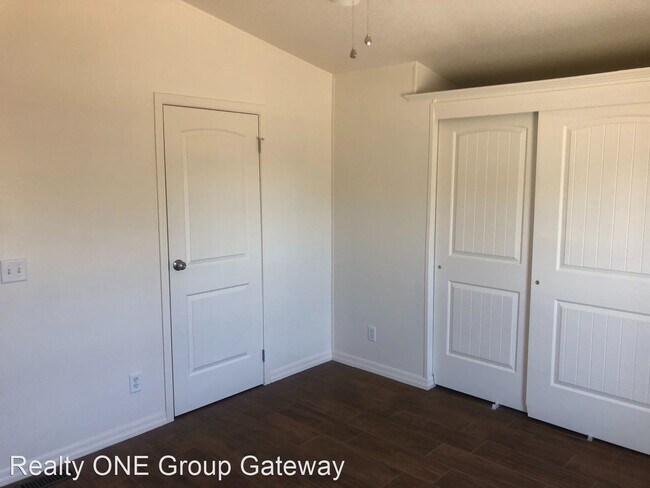 Building Photo - 2 br, 2 bath House - 209 E. Las Praderas