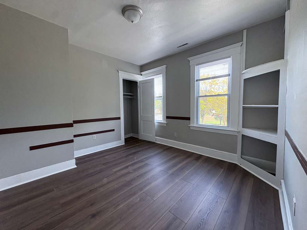 Building Photo - 324 Goffe St
