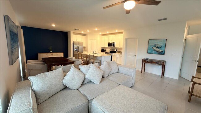 Building Photo - 2731 Armstrong Ave