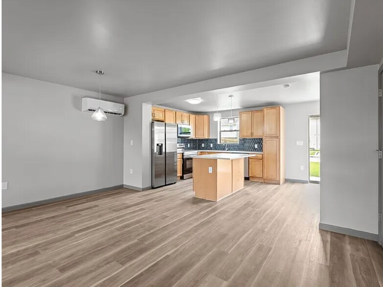 Building Photo - 22 Mayflower St