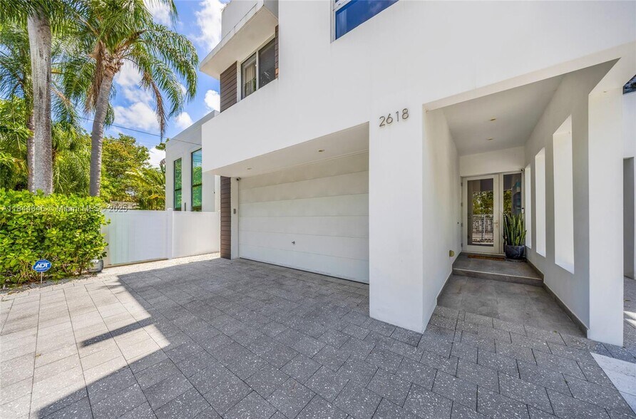 Building Photo - 2618 Trapp Ave