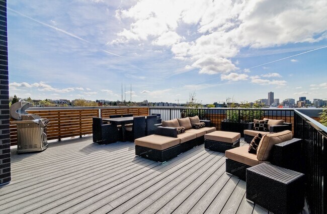 Building Photo - 500 Belmont Ave E