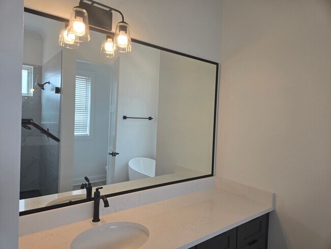 Building Photo - Brand new and waiting for you. 5 bedroom, ...