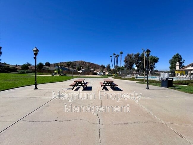 Building Photo - 27806 Hillpointe Dr