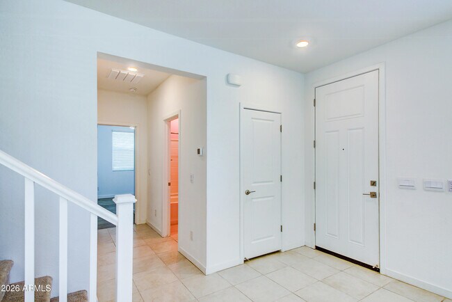 Building Photo - 9902 E Tamery Ave