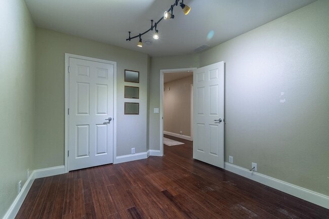 Building Photo - 2731 Olympic Park Dr