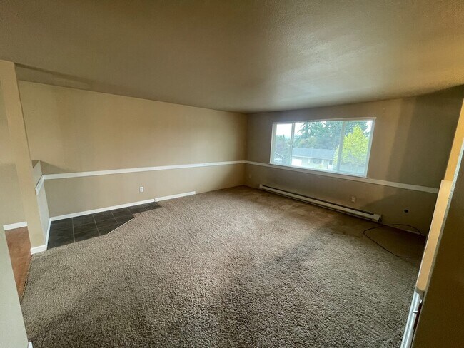 Building Photo - 1017 N Viewmont Dr