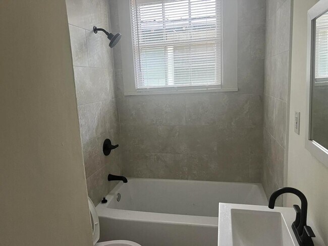 Building Photo - 1815 Jenkins St