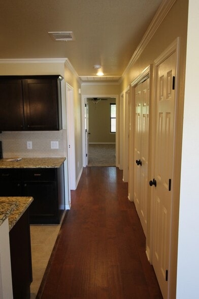 Building Photo - 935 /937 Robineta Ln