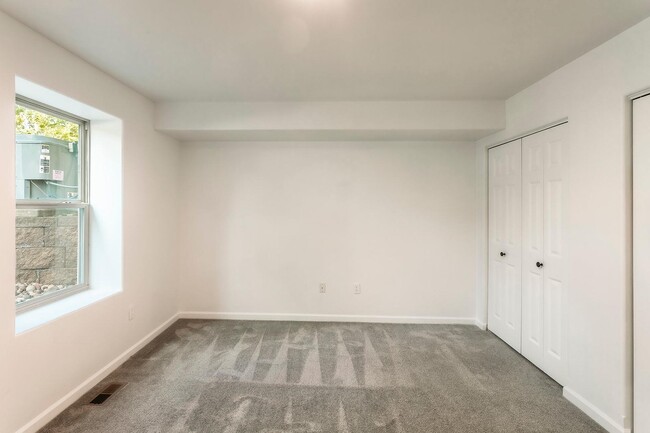 Building Photo - 94 Castle Ridge Dr