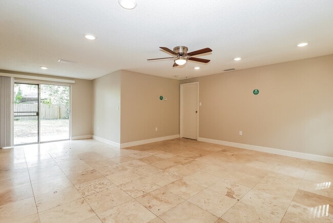Building Photo - 4102 N Bay Hills Blvd