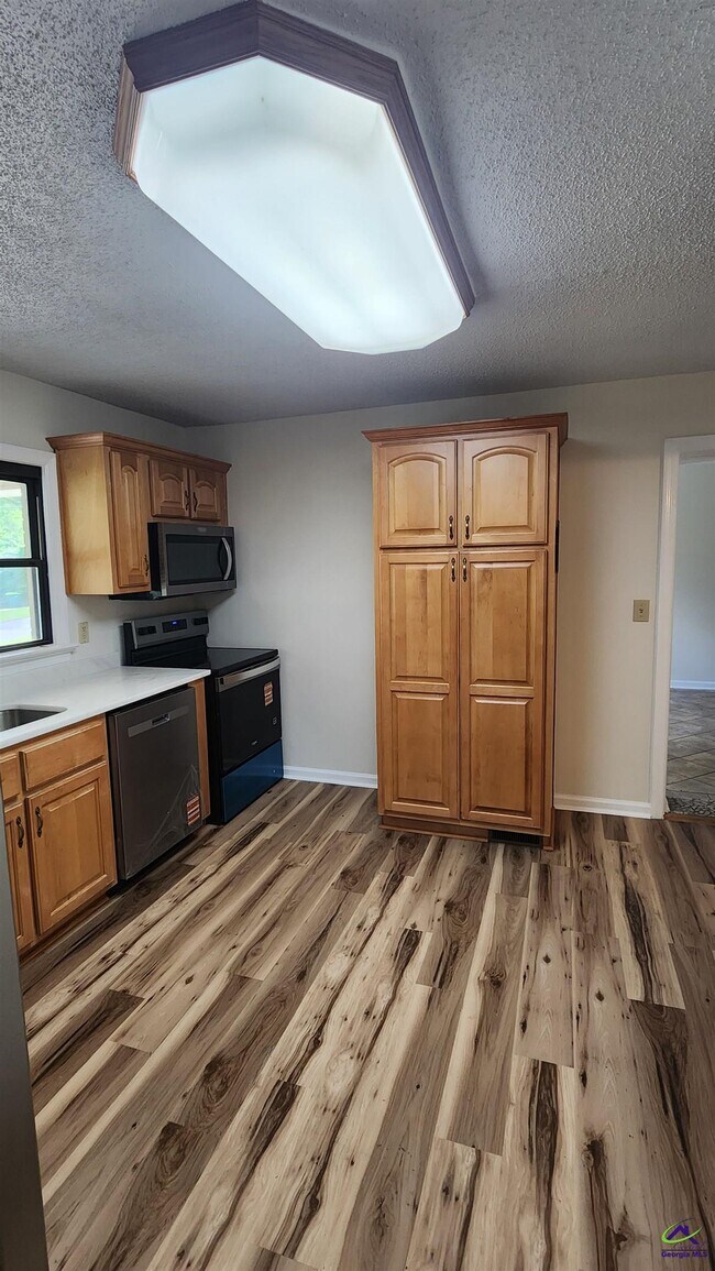 Building Photo - 203 Springdale Dr